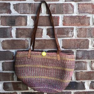 Women’s vintage sisal tote.